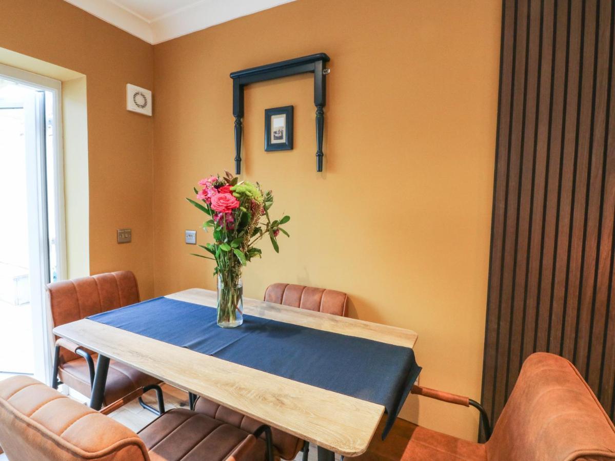 Feus Holiday Cottage ออคเทอราร์เดอร์ ภายนอก รูปภาพ