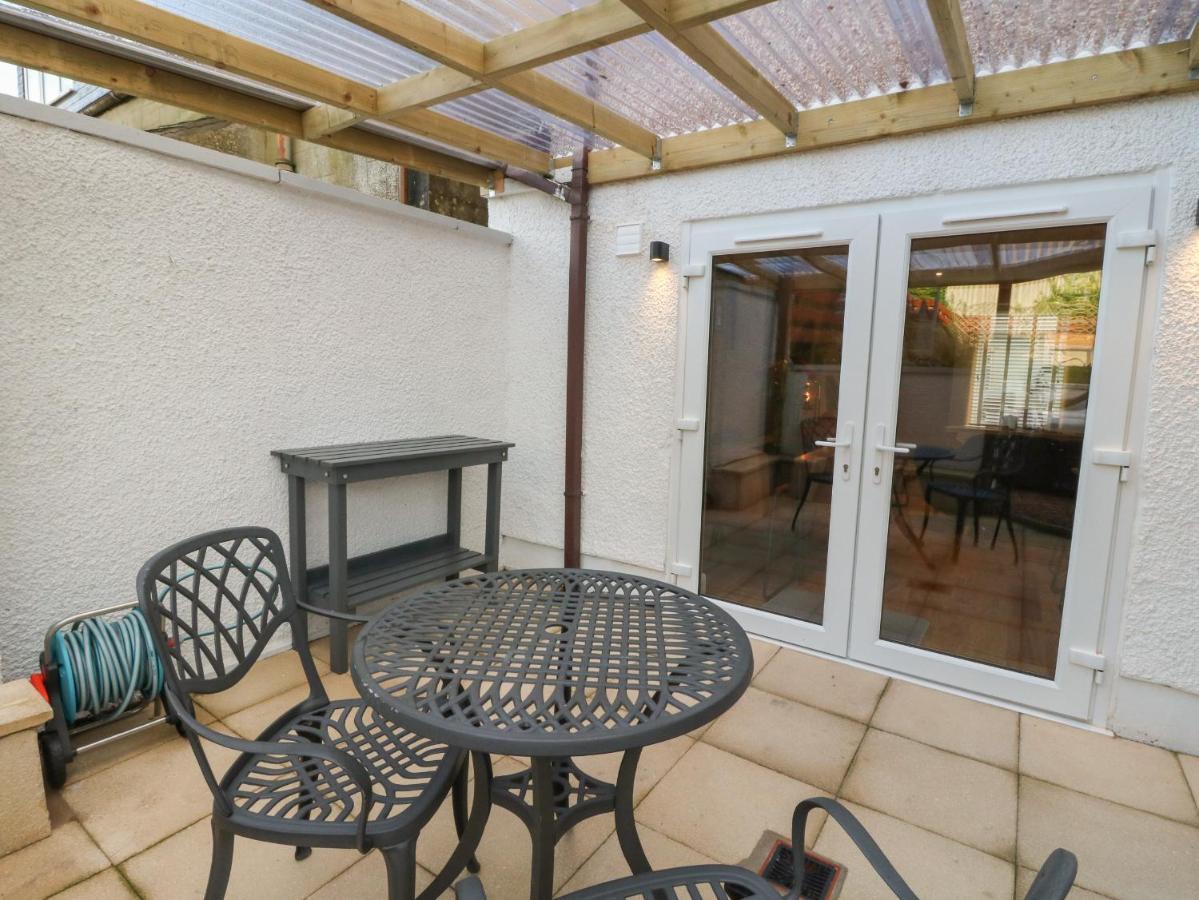 Feus Holiday Cottage ออคเทอราร์เดอร์ ภายนอก รูปภาพ